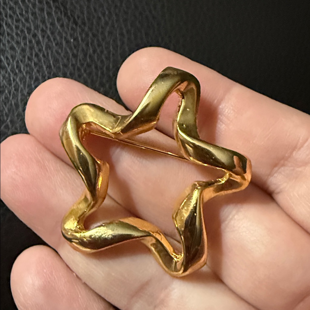 Nos Piscitelli Of Rhode Island Twisted Ribbon Star Gold Tone Brooch